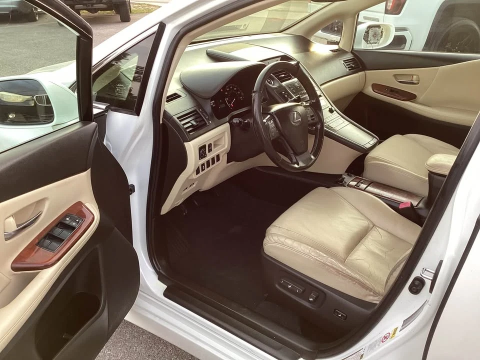 2010 Lexus HS - Image 5 of 8
