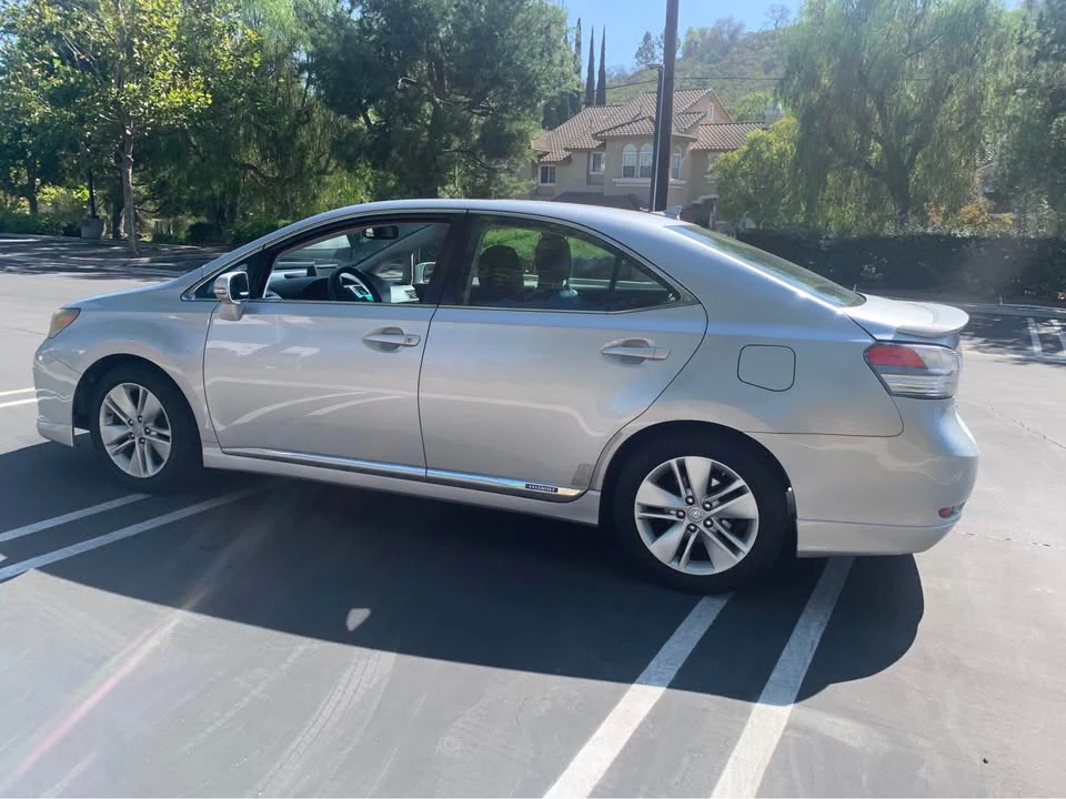 2010 Lexus HS - Image 3 of 11