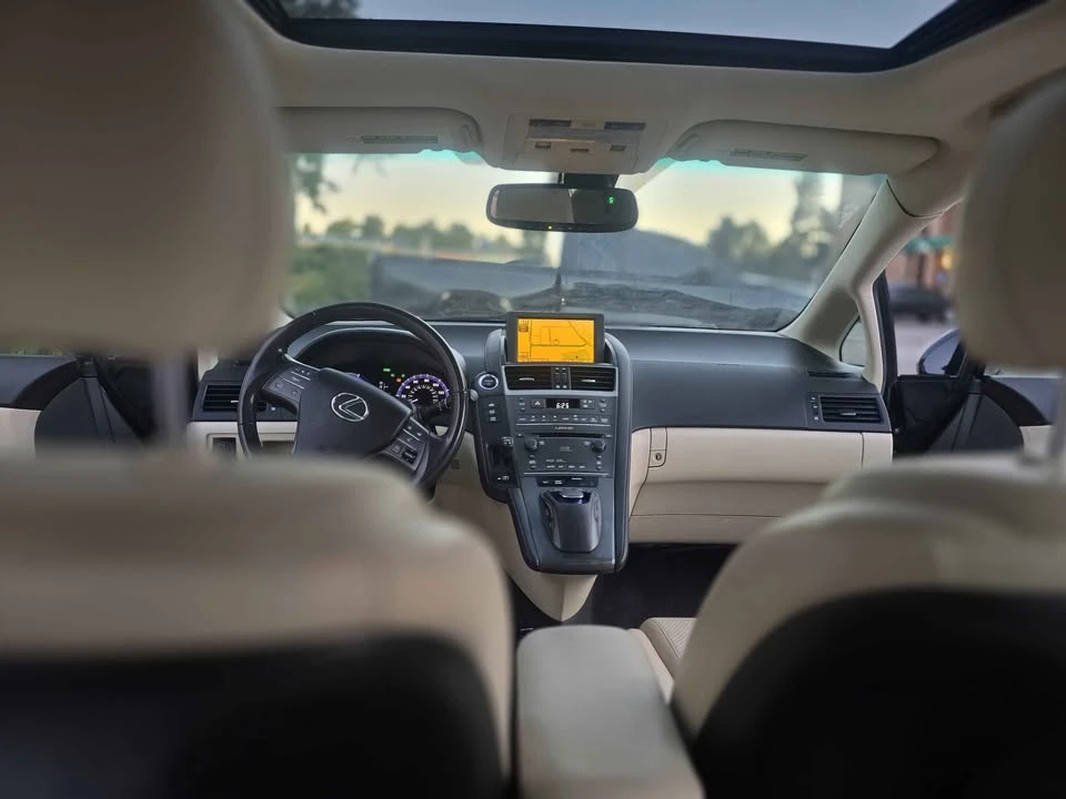 2010 Lexus HS - Image 12 of 20