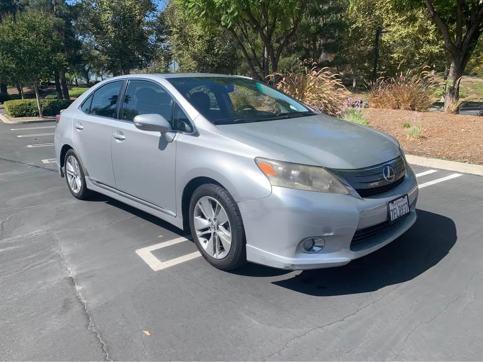 2010 Lexus HS - Image 2 of 11