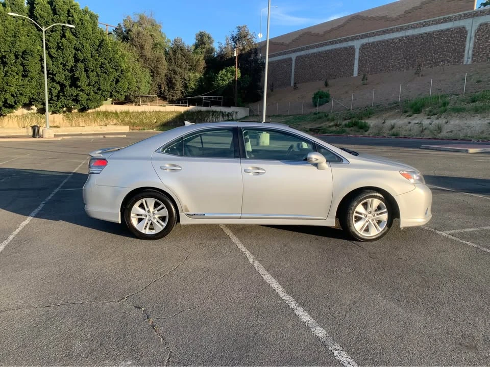 2010 Lexus HS - Image 6 of 11