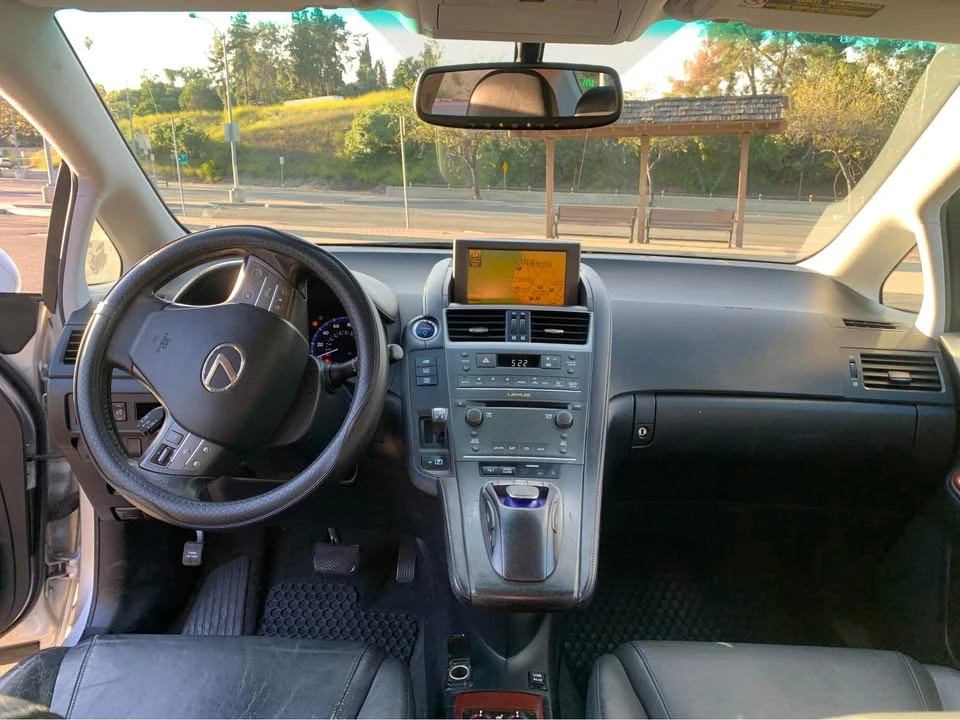 2010 Lexus HS - Image 8 of 11