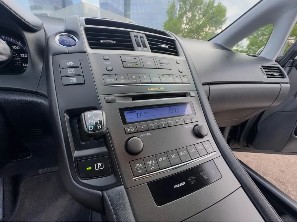 2010 Lexus HS - Image 17 of 20