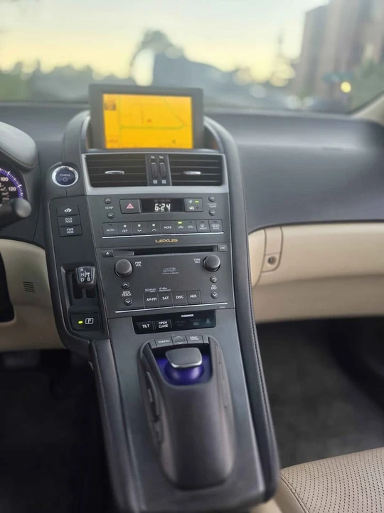 2010 Lexus HS - Image 8 of 20