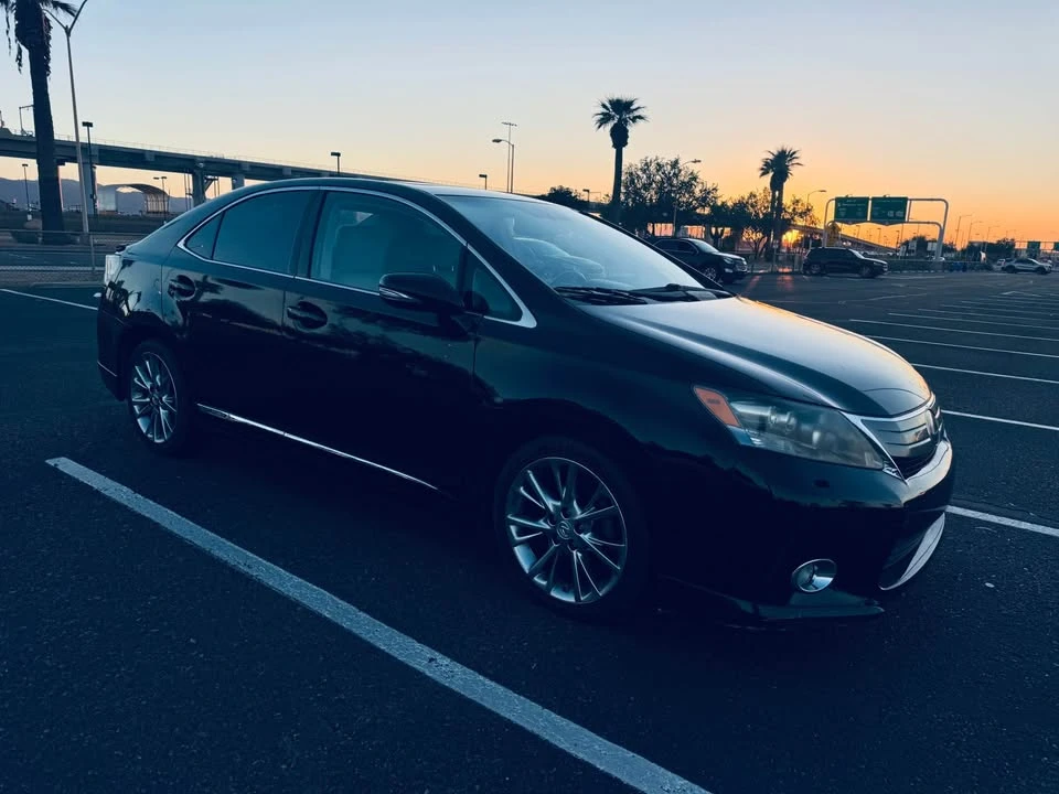 2010 Lexus HS - Image 10 of 20