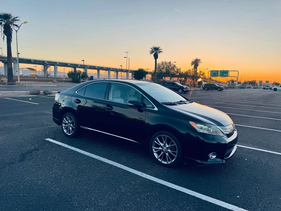 2010 Lexus HS - Image 11 of 20