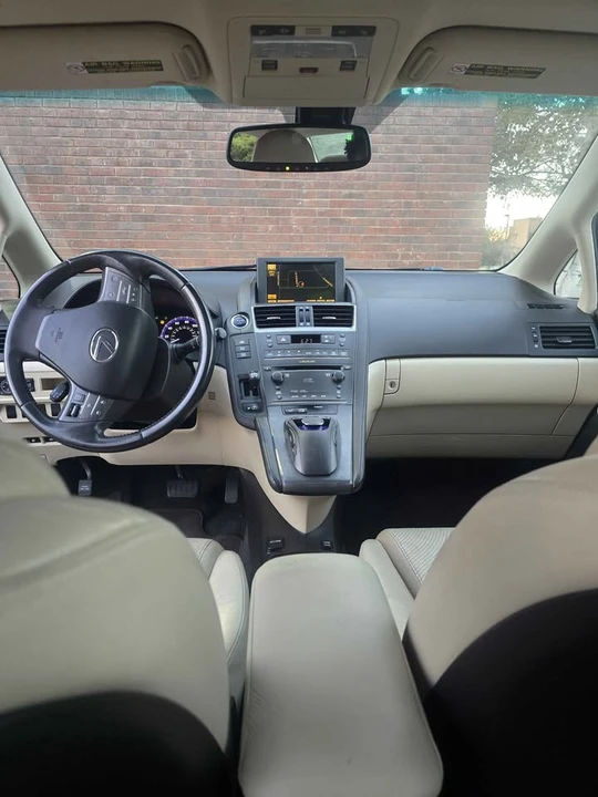 2010 Lexus HS - Image 17 of 20