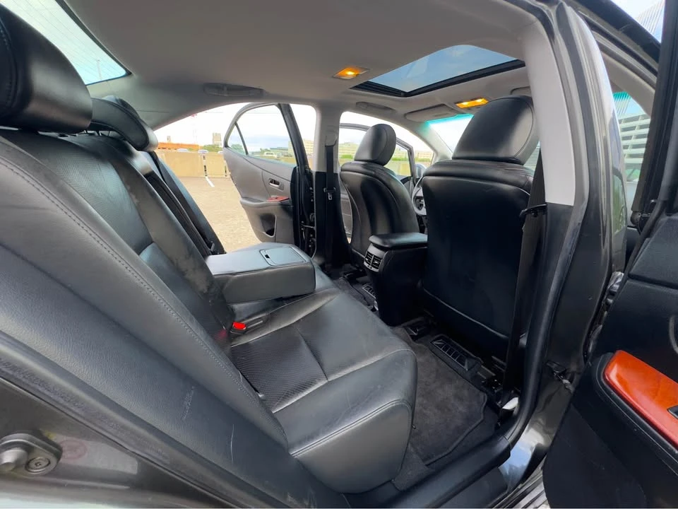 2010 Lexus HS - Image 11 of 20