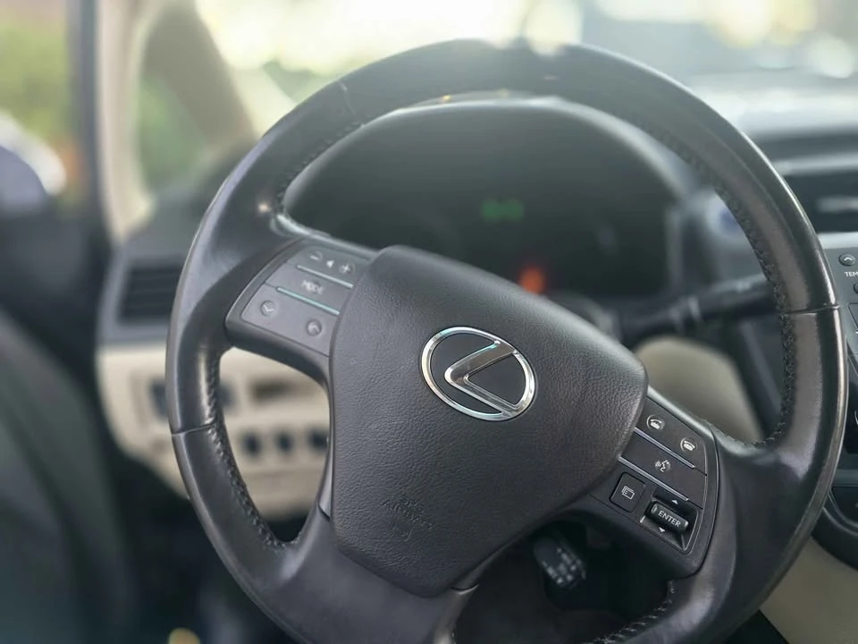 2010 Lexus HS - Image 9 of 20