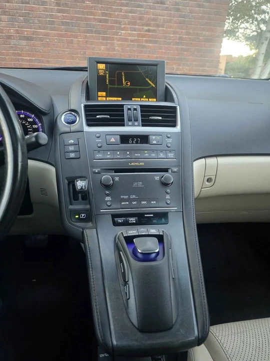 2010 Lexus HS - Image 18 of 20