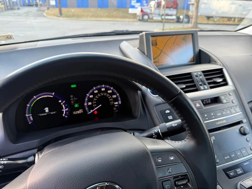 2010 Lexus HS - Image 3 of 11