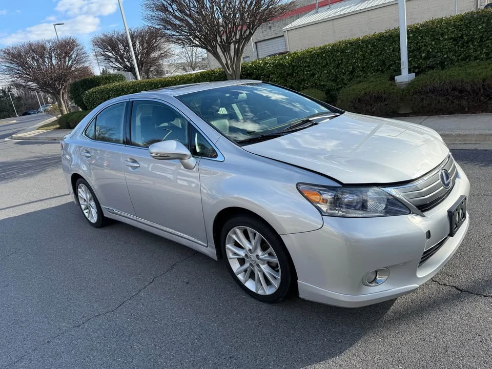 2010 Lexus HS - Image 8 of 11