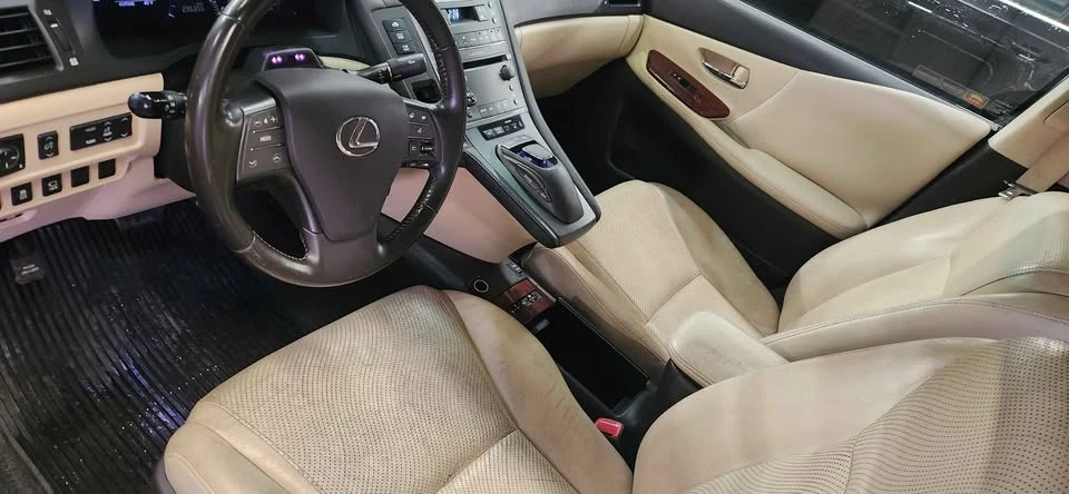 2010 Lexus HS - Image 10 of 11