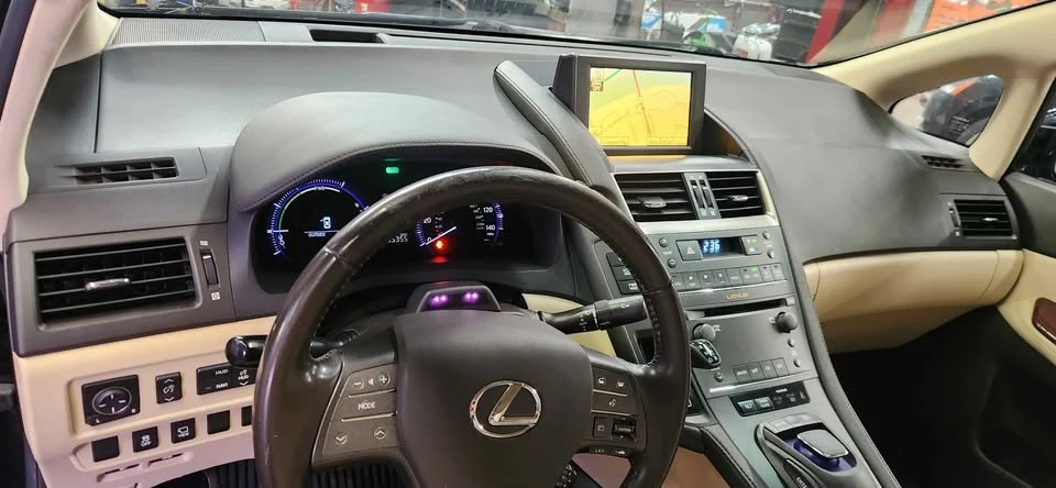 2010 Lexus HS - Image 9 of 11