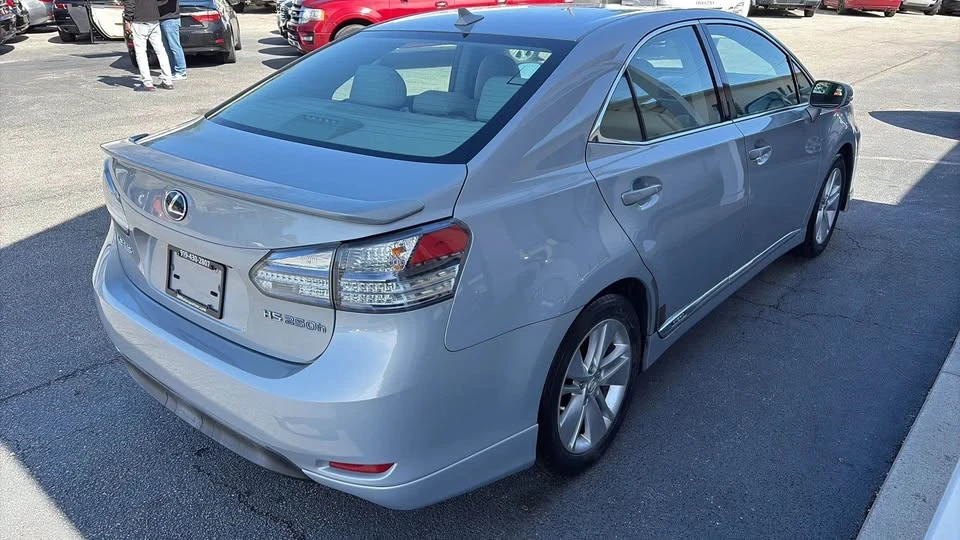2010 Lexus HS - Image 4 of 18