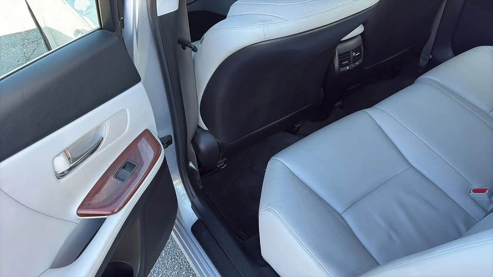 2010 Lexus HS - Image 12 of 18