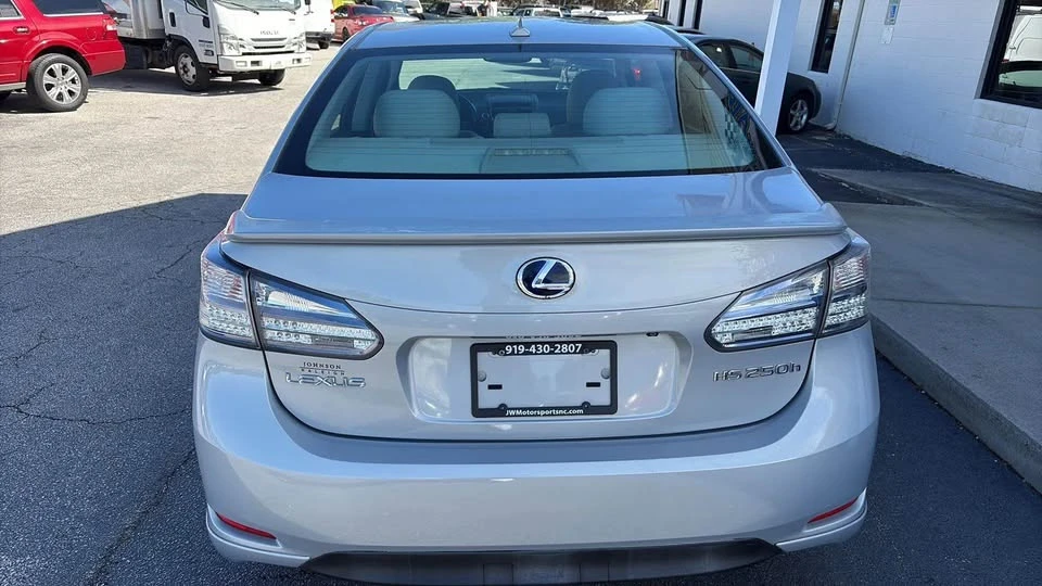 2010 Lexus HS - Image 5 of 18