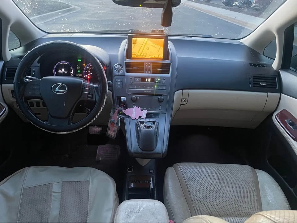 2010 Lexus HS - Image 5 of 8