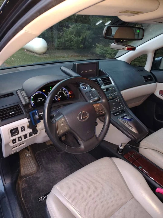 2010 Lexus HS - Image 2 of 6