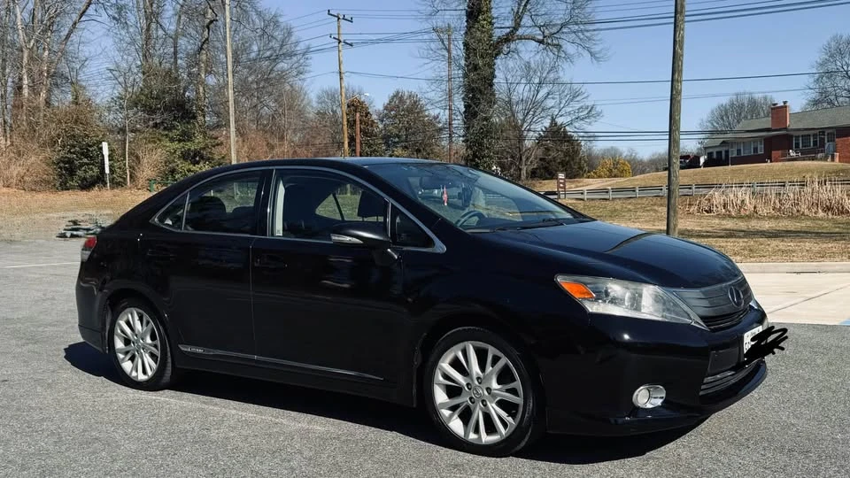 2010 Lexus HS - Image 2 of 10