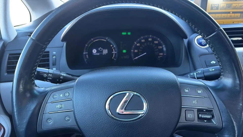 2010 Lexus HS - Image 15 of 18
