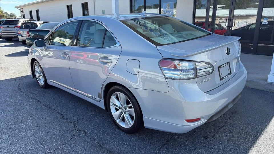 2010 Lexus HS - Image 6 of 18