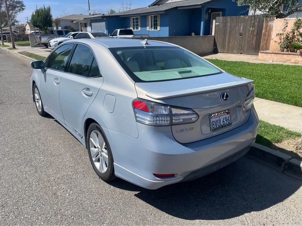 2010 Lexus HS - Image 2 of 14