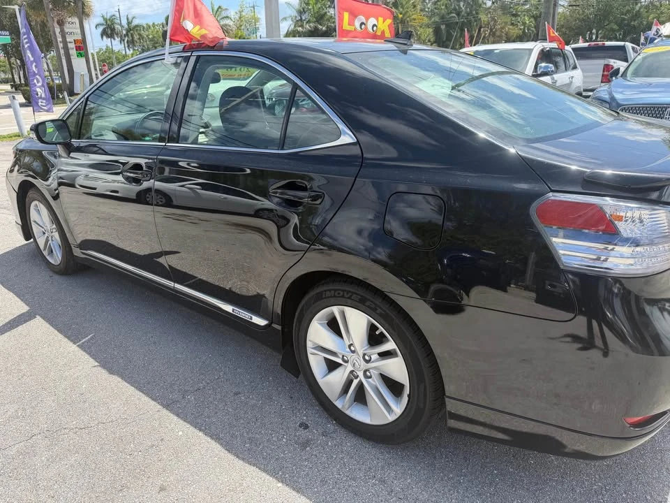 2010 Lexus HS - Image 2 of 12