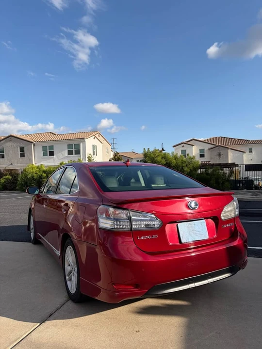 2010 Lexus HS - Image 2 of 17