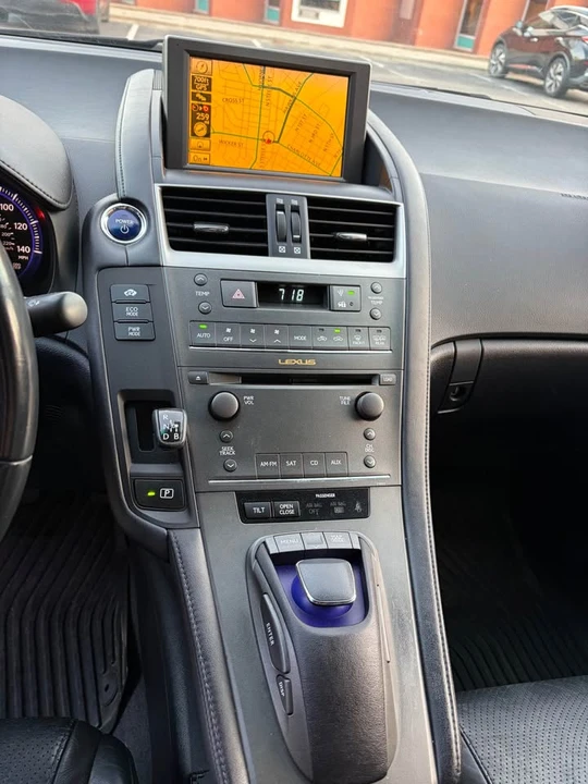 2010 Lexus HS - Image 8 of 9