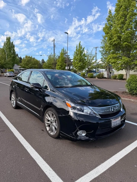 2010 Lexus HS - Image 2 of 9