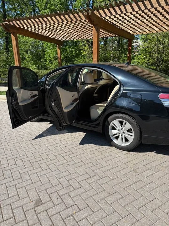 2010 Lexus HS - Image 3 of 7
