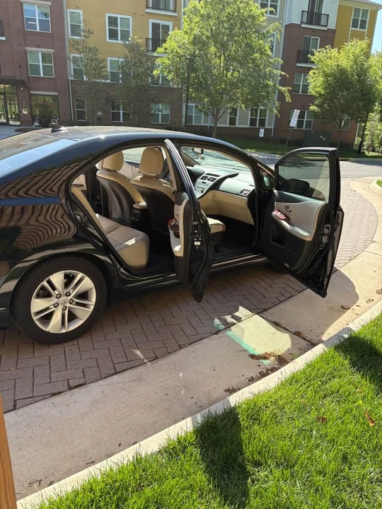 2010 Lexus HS - Image 4 of 7