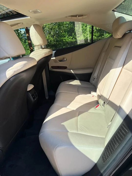 2010 Lexus HS - Image 6 of 7
