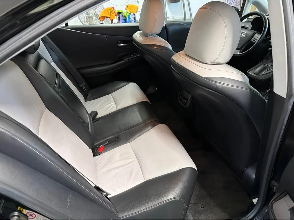 2010 Lexus HS - Image 9 of 12