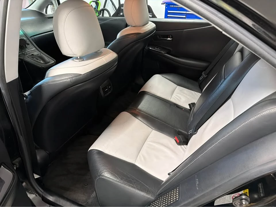 2010 Lexus HS - Image 8 of 12