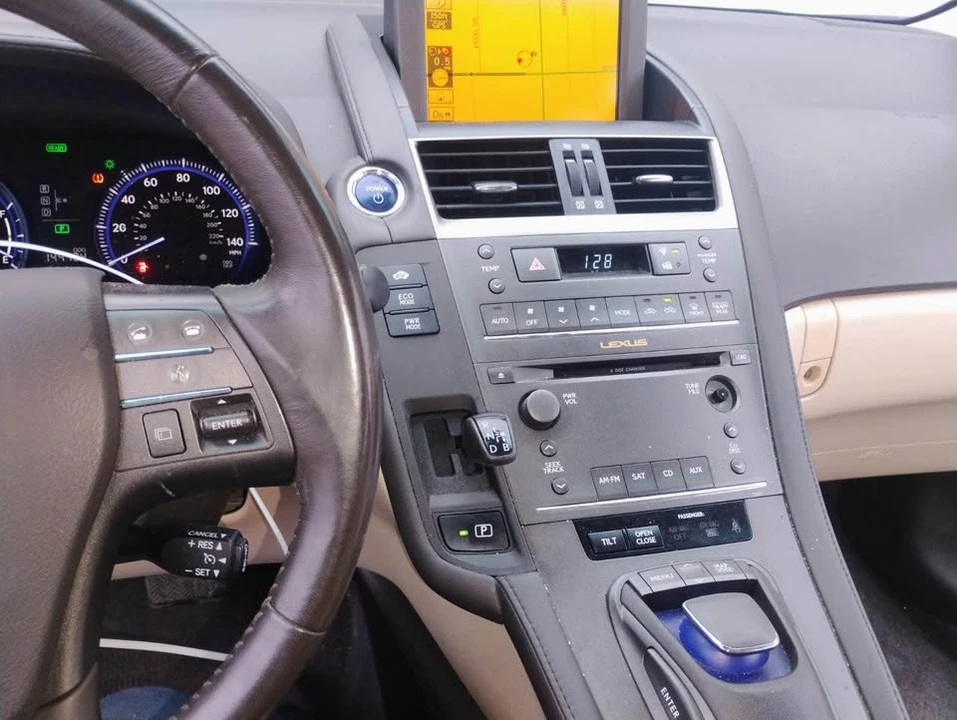 2010 Lexus HS - Image 6 of 11
