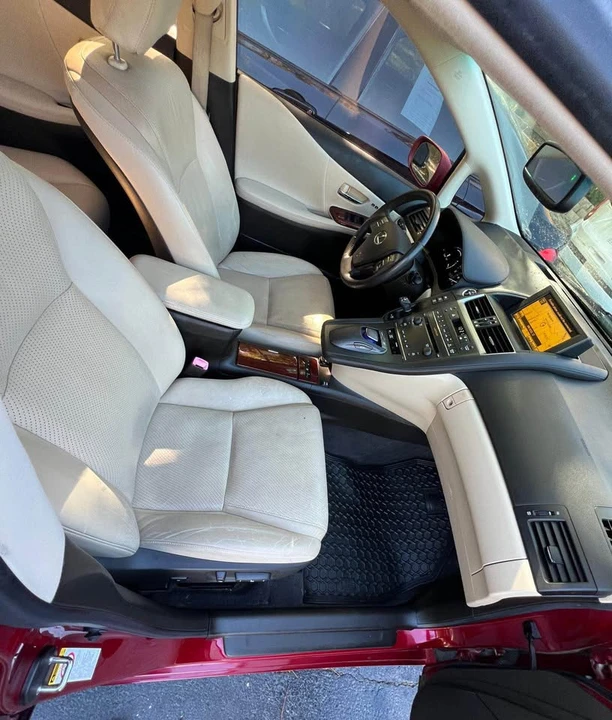 2010 Lexus HS - Image 10 of 18