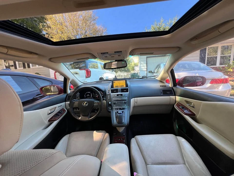 2010 Lexus HS - Image 9 of 18