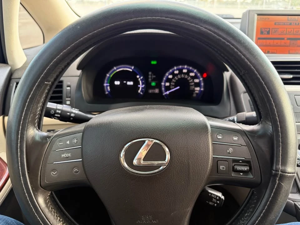 2010 Lexus HS - Image 10 of 20