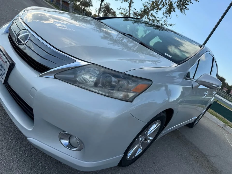 2010 Lexus HS - Image 18 of 20
