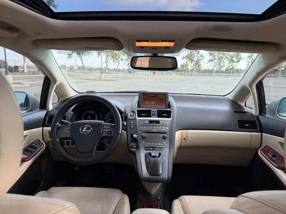2010 Lexus HS - Image 13 of 20