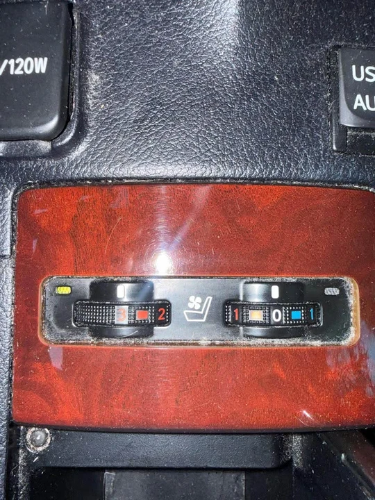 2010 Lexus HS - Image 11 of 15