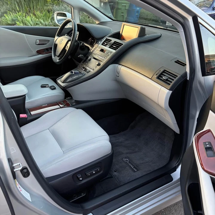 2010 Lexus HS - Image 10 of 15