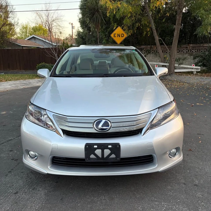 2010 Lexus HS - Image 2 of 15