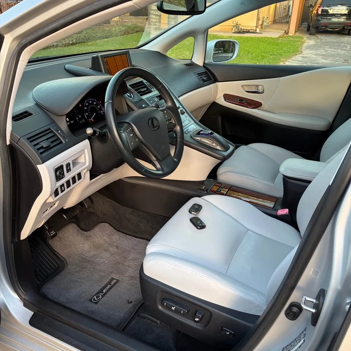 2010 Lexus HS - Image 7 of 15