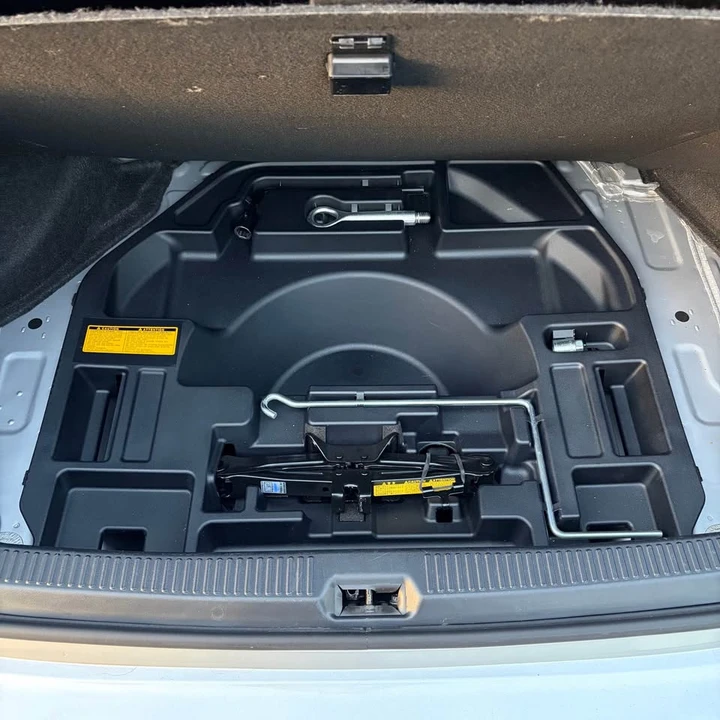 2010 Lexus HS - Image 14 of 15