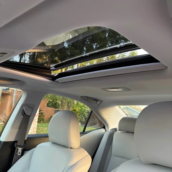 2010 Lexus HS - Image 12 of 15