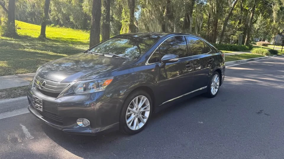 2010 Lexus HS - Image 2 of 14