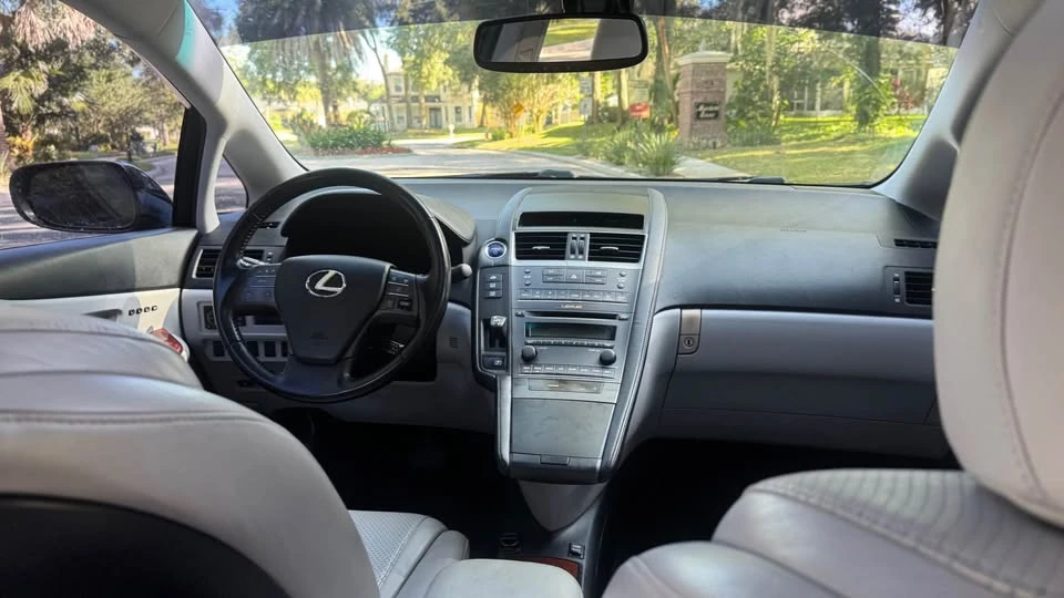 2010 Lexus HS - Image 10 of 14